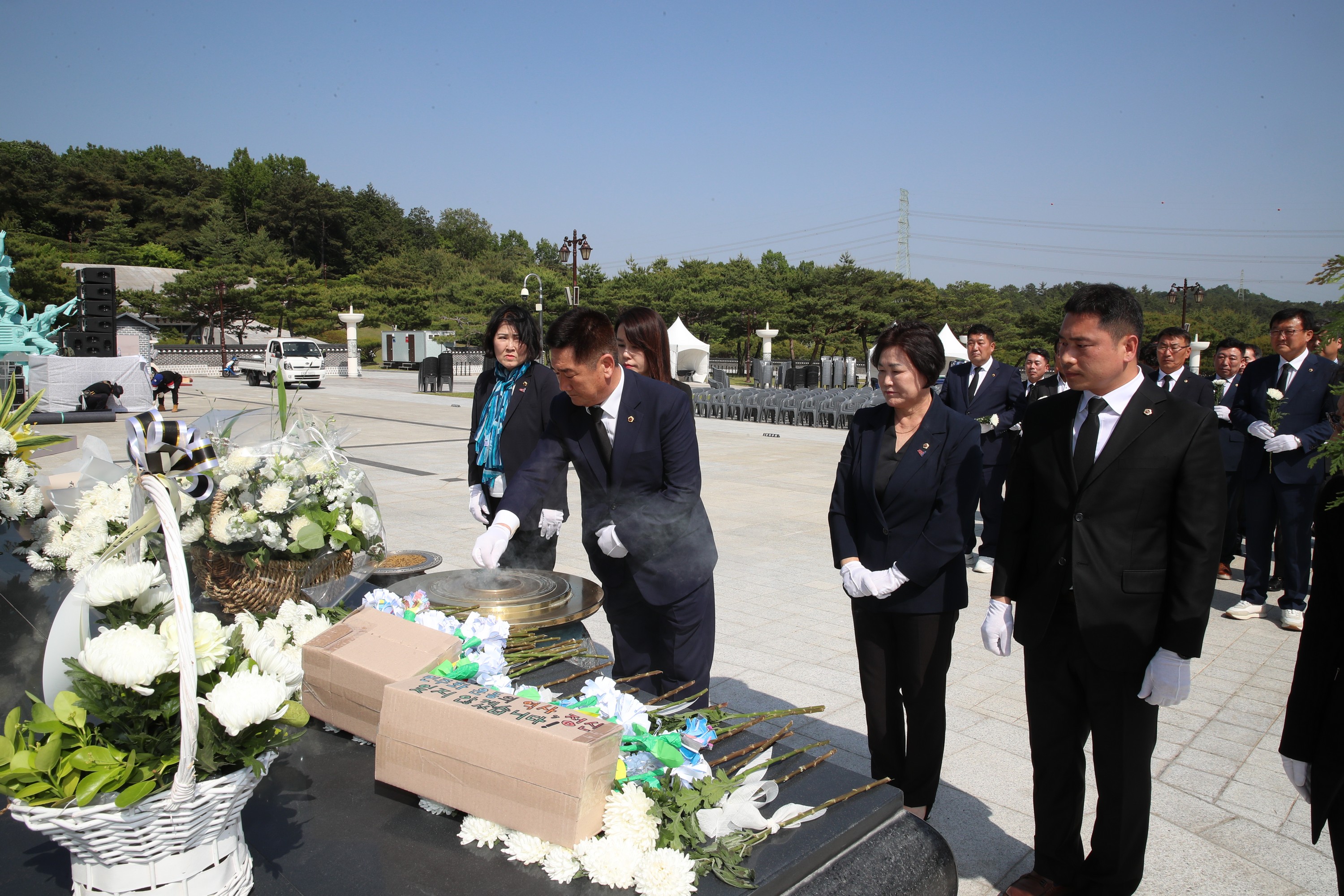 국립5·18민주묘지 참배 첨부이미지 : 23년05월16일 국립5·18민주묘지 참배  - 025.jpg
