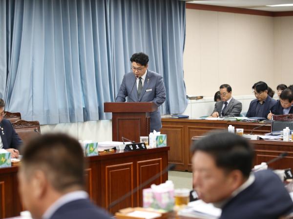 제374회 임시회 보건복지환경위원회 회의 첨부이미지 : 23년09월05일 제374회 임시회 보건복지환경위원회 회의 - 024.jpg