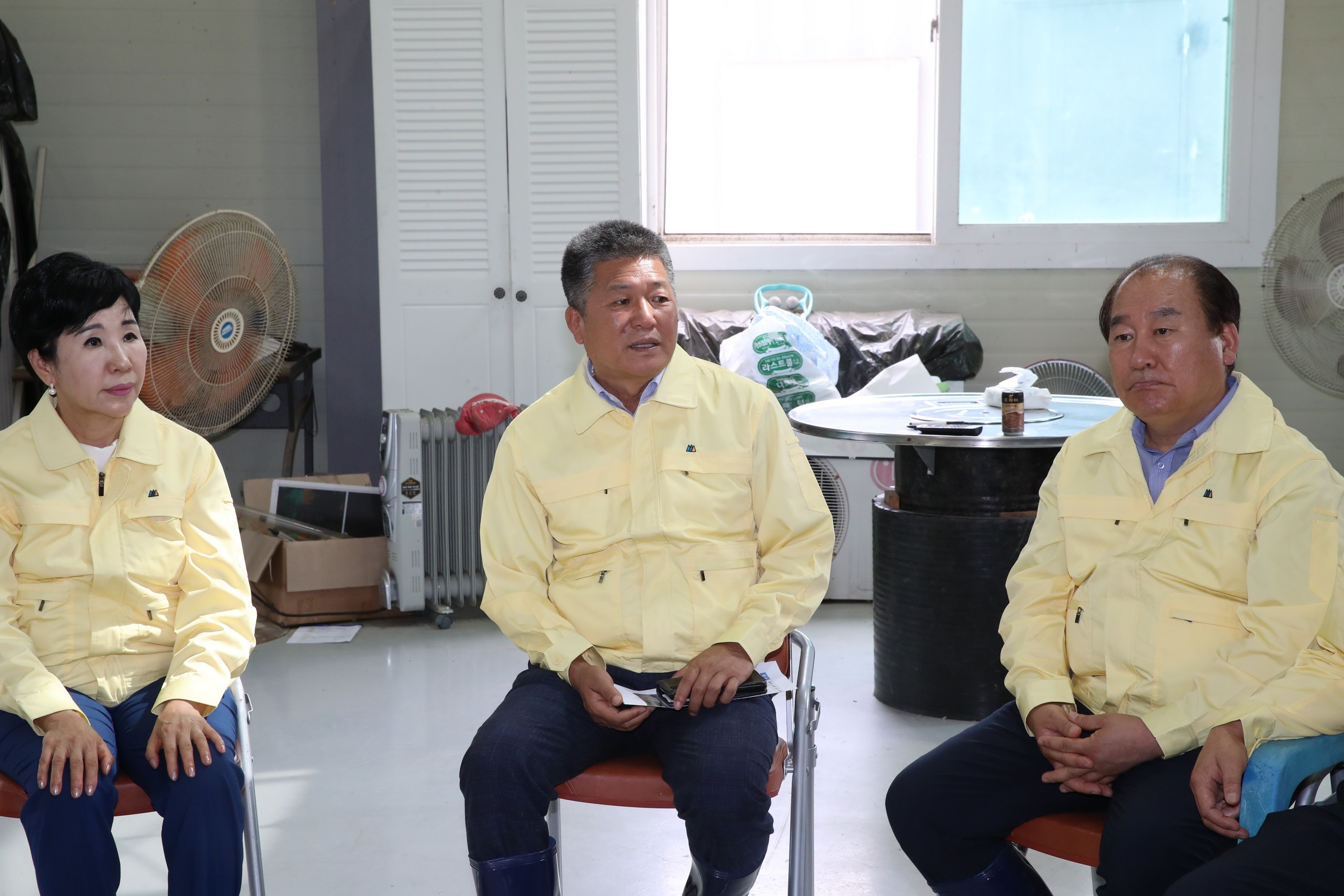 제373회 임시회 농수산위원회 침수 피해지역 현지활동 첨부이미지 : 23년07월19일 제373회 임시회 농수산위원회 침수 피해지역 현지활동 - 020.jpg