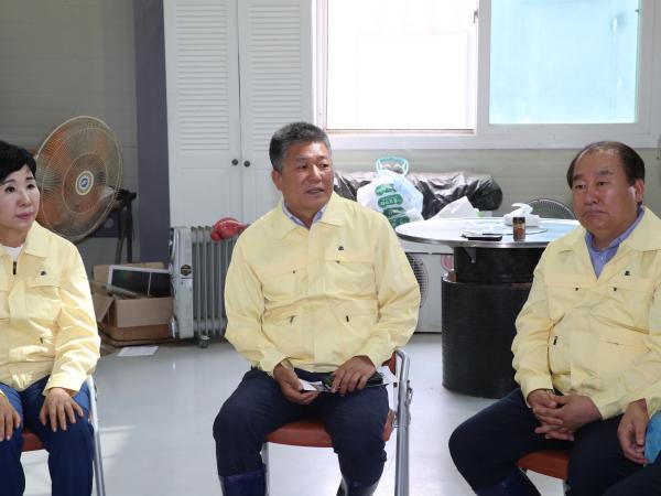 제373회 임시회 농수산위원회 침수 피해지역 현지활동 첨부이미지 : 23년07월19일 제373회 임시회 농수산위원회 침수 피해지역 현지활동 - 020.jpg