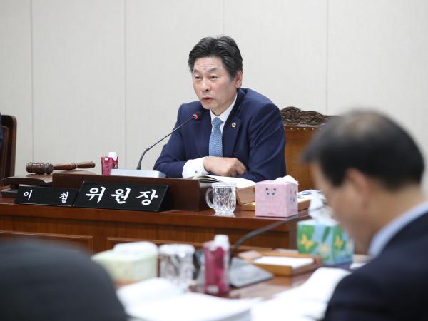 제368회 임시회 경제관광문화위원회 회의 첨부이미지 : 23년02월02일 제368회 임시회 경제관광문화위원회 회의 - 093.jpg