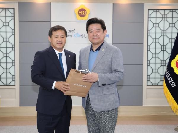 경북도의회 의회운영위원회 도의회 내방 첨부이미지 : 23년05월25일 경북도의회 의회운영위원회 도의회 내방 - 040.jpg