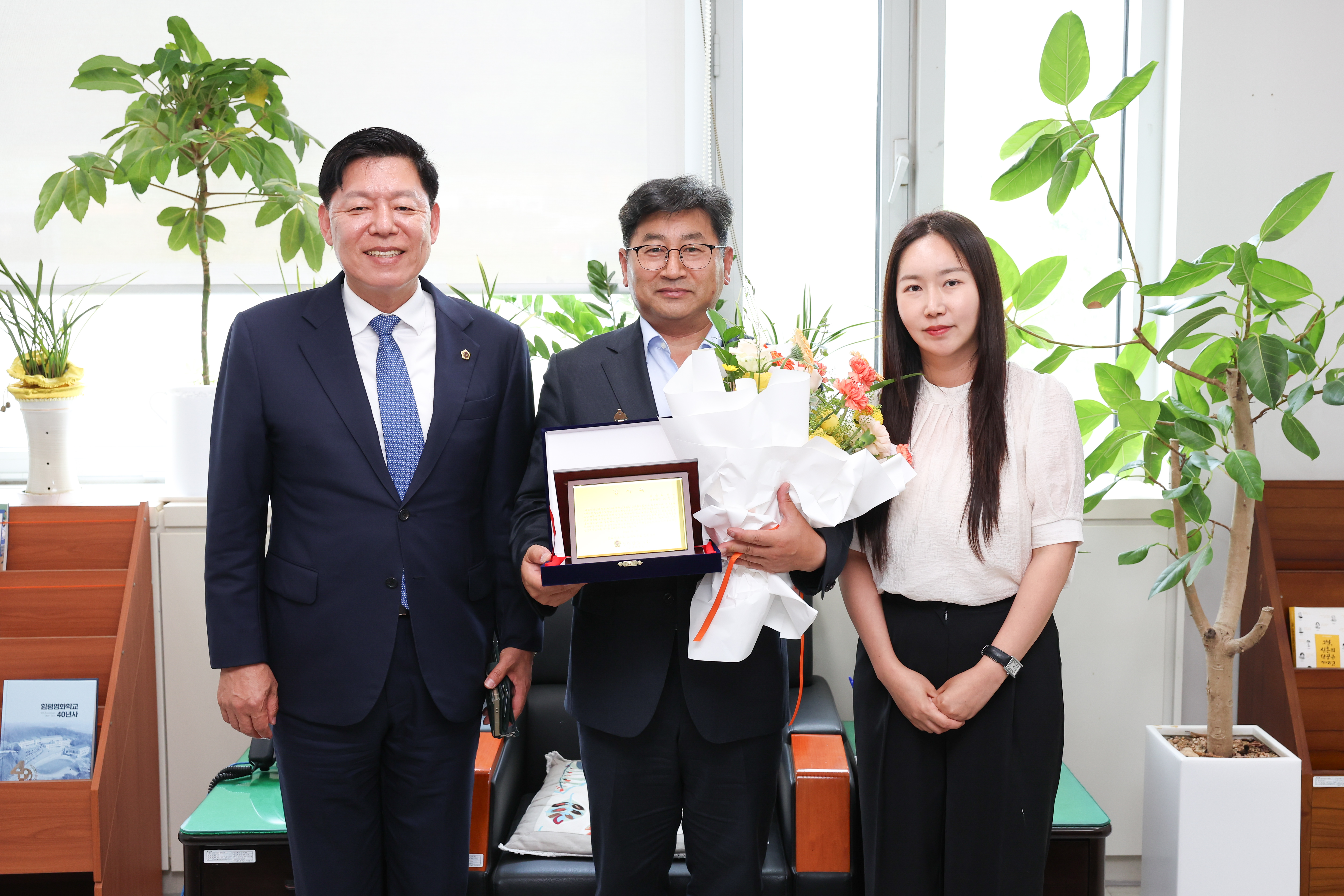 26년06월10일 교육위위원회 부위원장 최정훈 감사패 전달식 (4)4