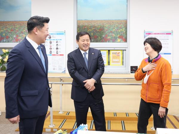 농수산위원회 부위원장 설 맞이 사회복지시설 위문 (4)