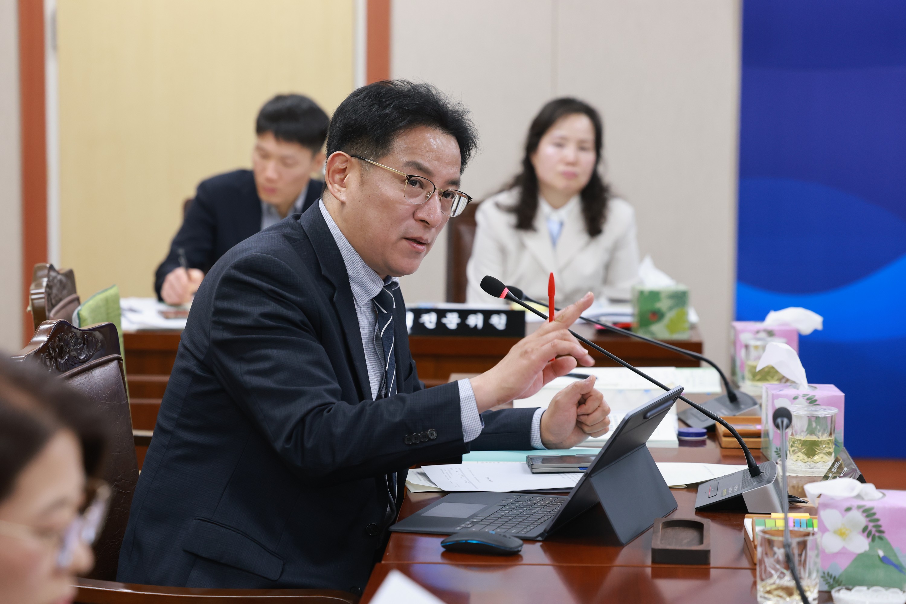 26년2월3일 (재)전라남도사회서비스원장 후보자 인사청문회 - 0519