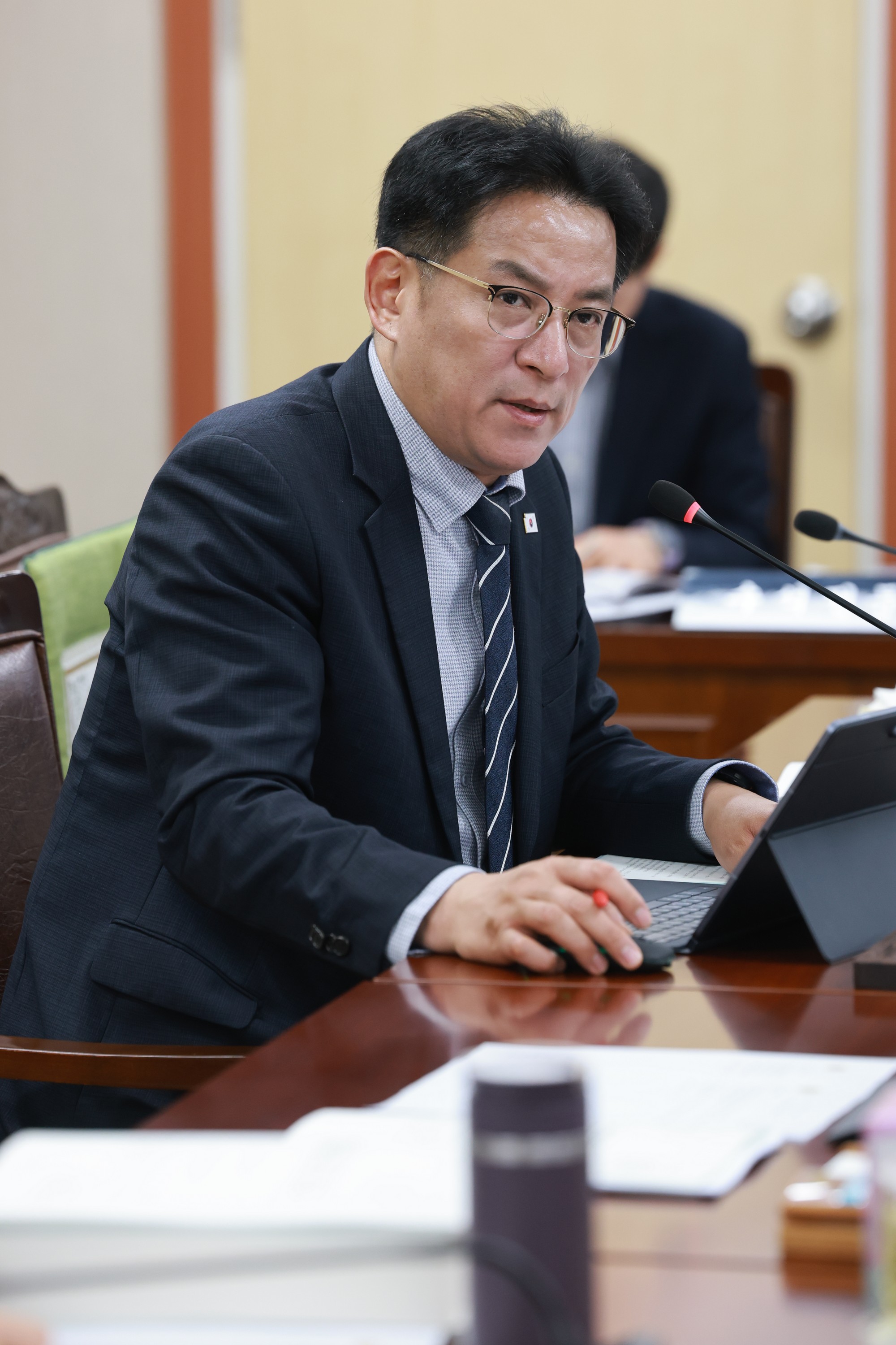 26년2월3일 (재)전라남도사회서비스원장 후보자 인사청문회 - 0454