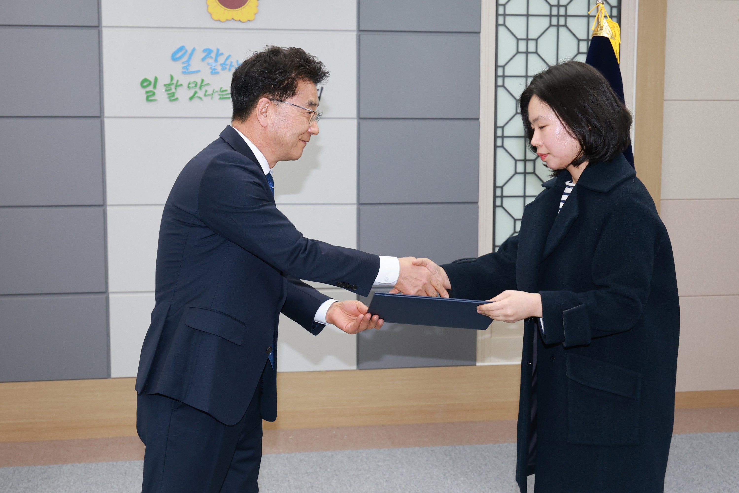 26년1월12일 2026년 상반기 정기인사 임용장 수여식 - 0104