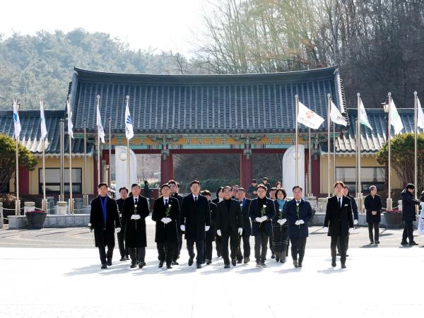 더불어민주당 광역의회의원협의회 5.18 민주화운동 희생자 추모 및 참배