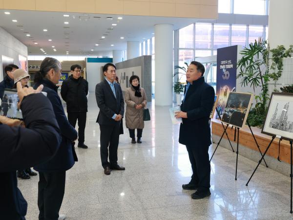 26년01월06일 여수국가산단 위기극복을 위한 미술 전시회 - 009 6