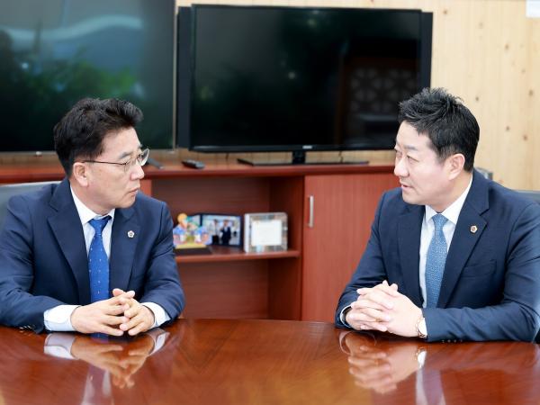 김진경 경기도의회의장 도의회 방문