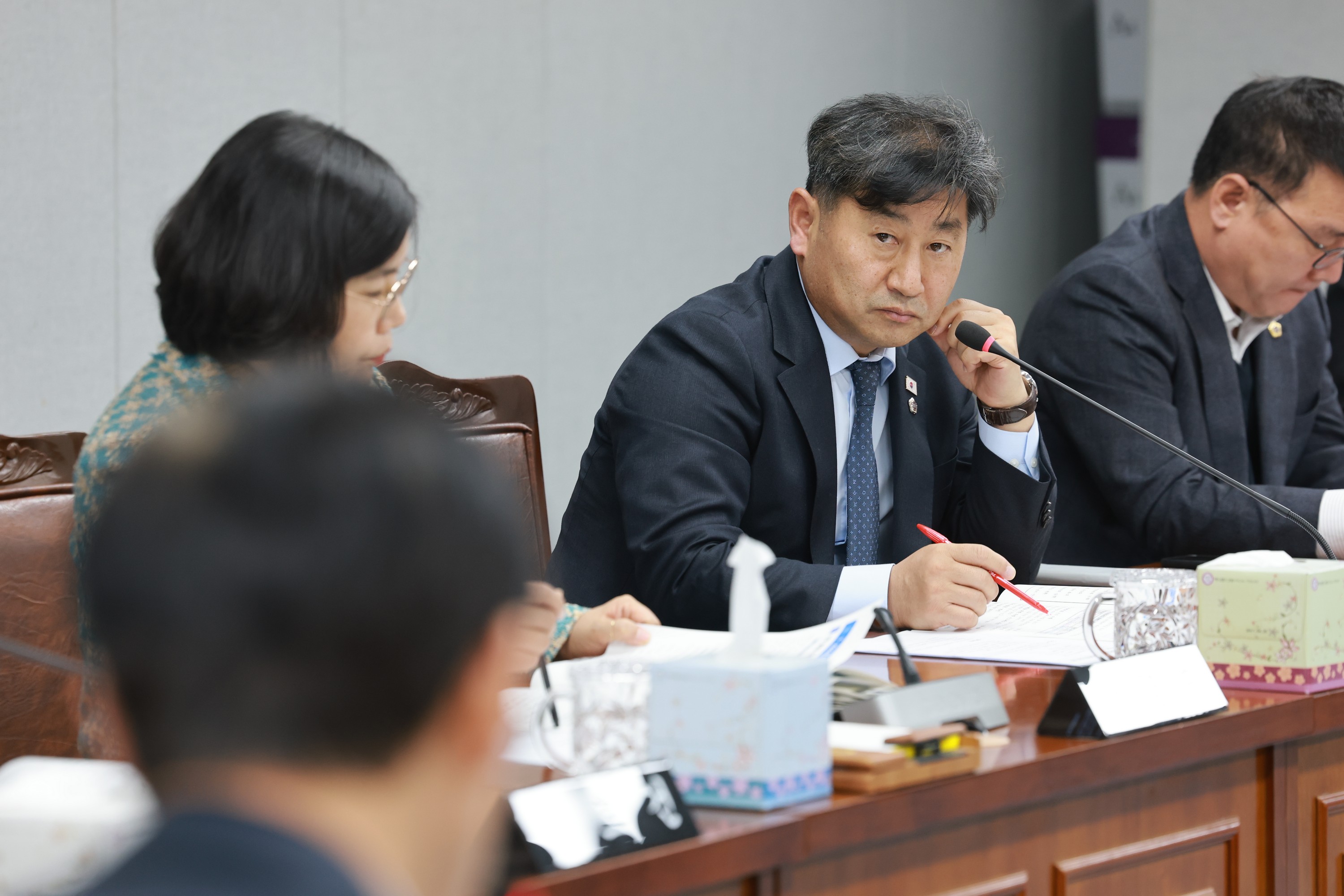 26년1월30일 제396회 임시회 의회운영위원회 업무보고 등 회의 - 0424