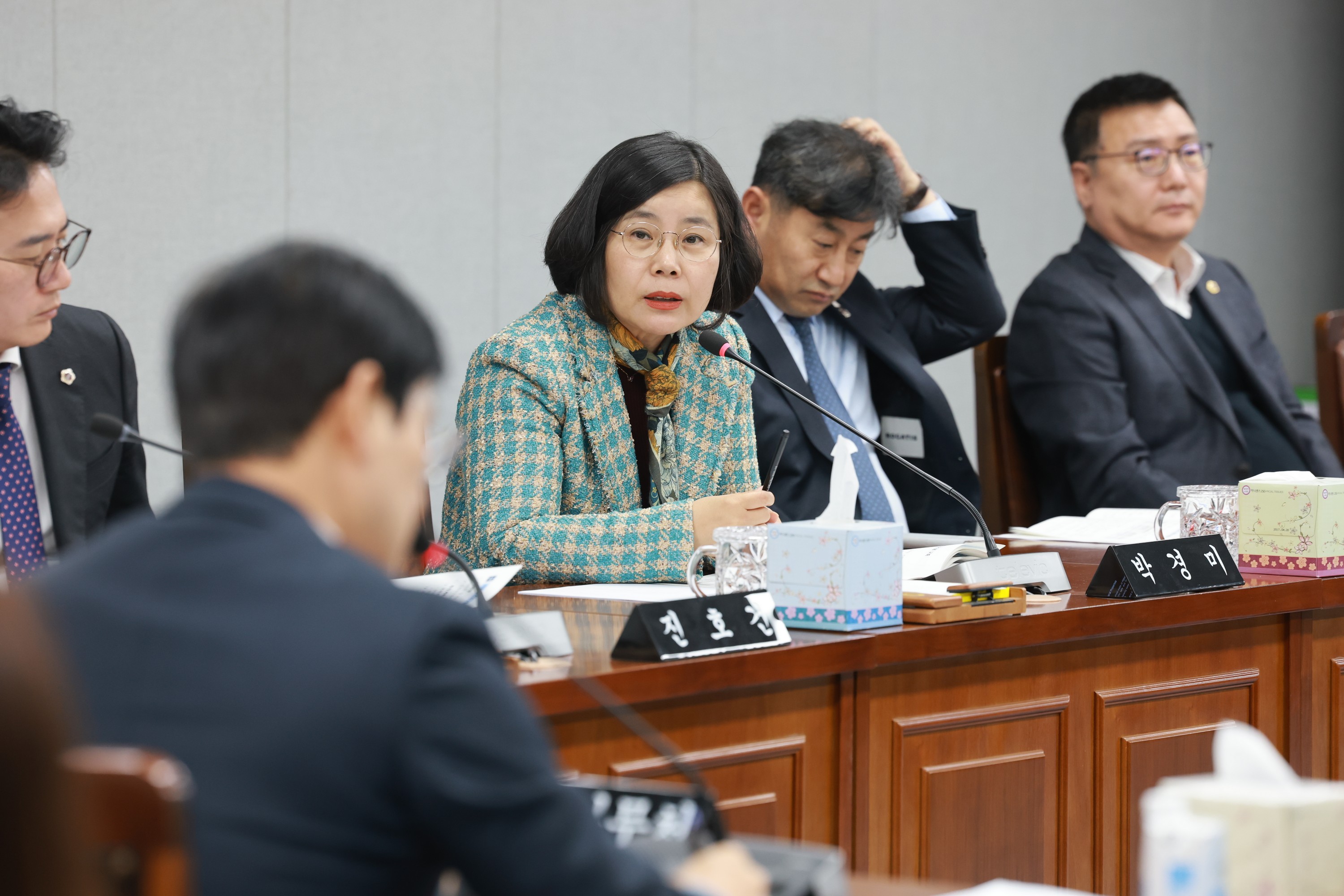 26년1월30일 제396회 임시회 의회운영위원회 업무보고 등 회의 - 0322