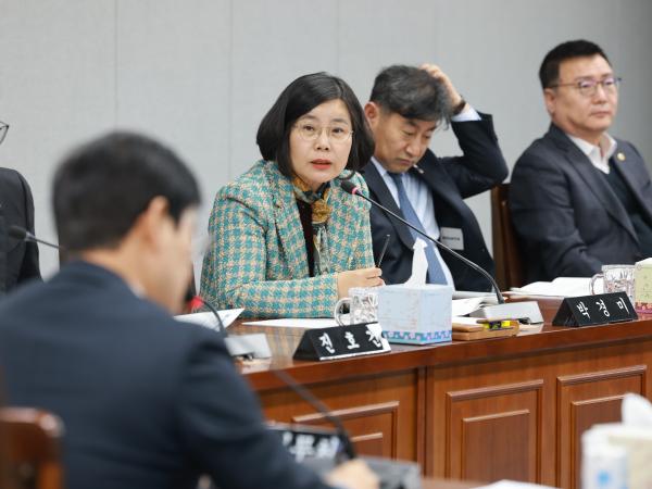 26년1월30일 제396회 임시회 의회운영위원회 업무보고 등 회의 - 032 2