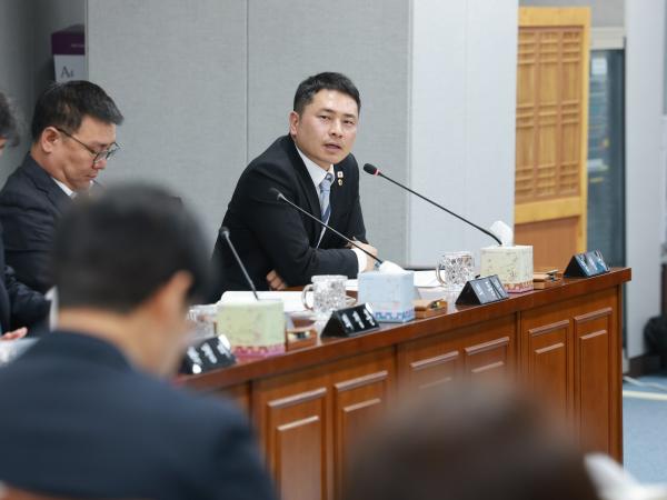 26년1월30일 제396회 임시회 의회운영위원회 업무보고 등 회의 - 037 5