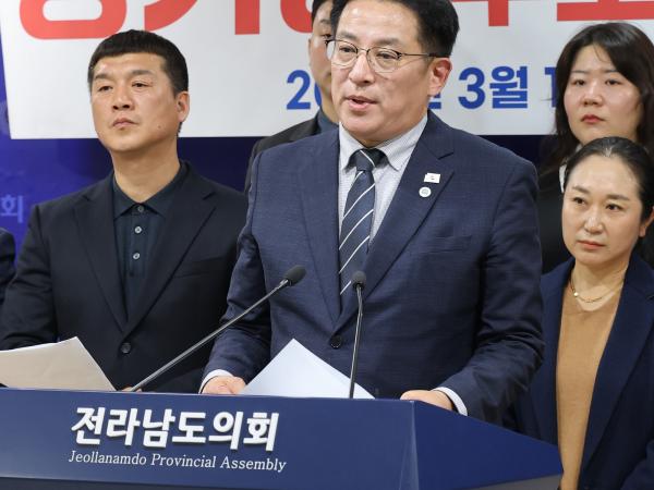 상생과 통합의 산물 깨버리고, 표만 쫓는 정치인 강기정 후보 사퇴 촉구 기자회견