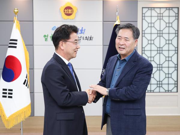 전라남도장애인체육회, 전라남도의장 감사패 수여 첨부이미지 : 24년12월27일 전라남도장애인체육회_ 전라남도의장 감사패 수여_05.jpg