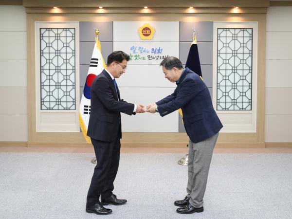 전라남도장애인체육회, 전라남도의장 감사패 수여 첨부이미지 : 24년12월27일 전라남도장애인체육회_ 전라남도의장 감사패 수여_03.jpg