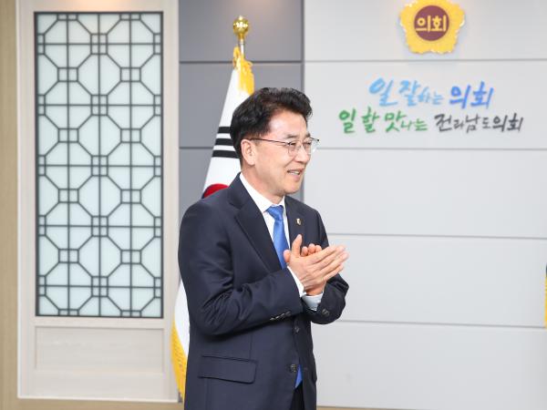 전라남도장애인체육회, 전라남도의장 감사패 수여 첨부이미지 : 24년12월27일 전라남도장애인체육회_ 전라남도의장 감사패 수여_04.jpg