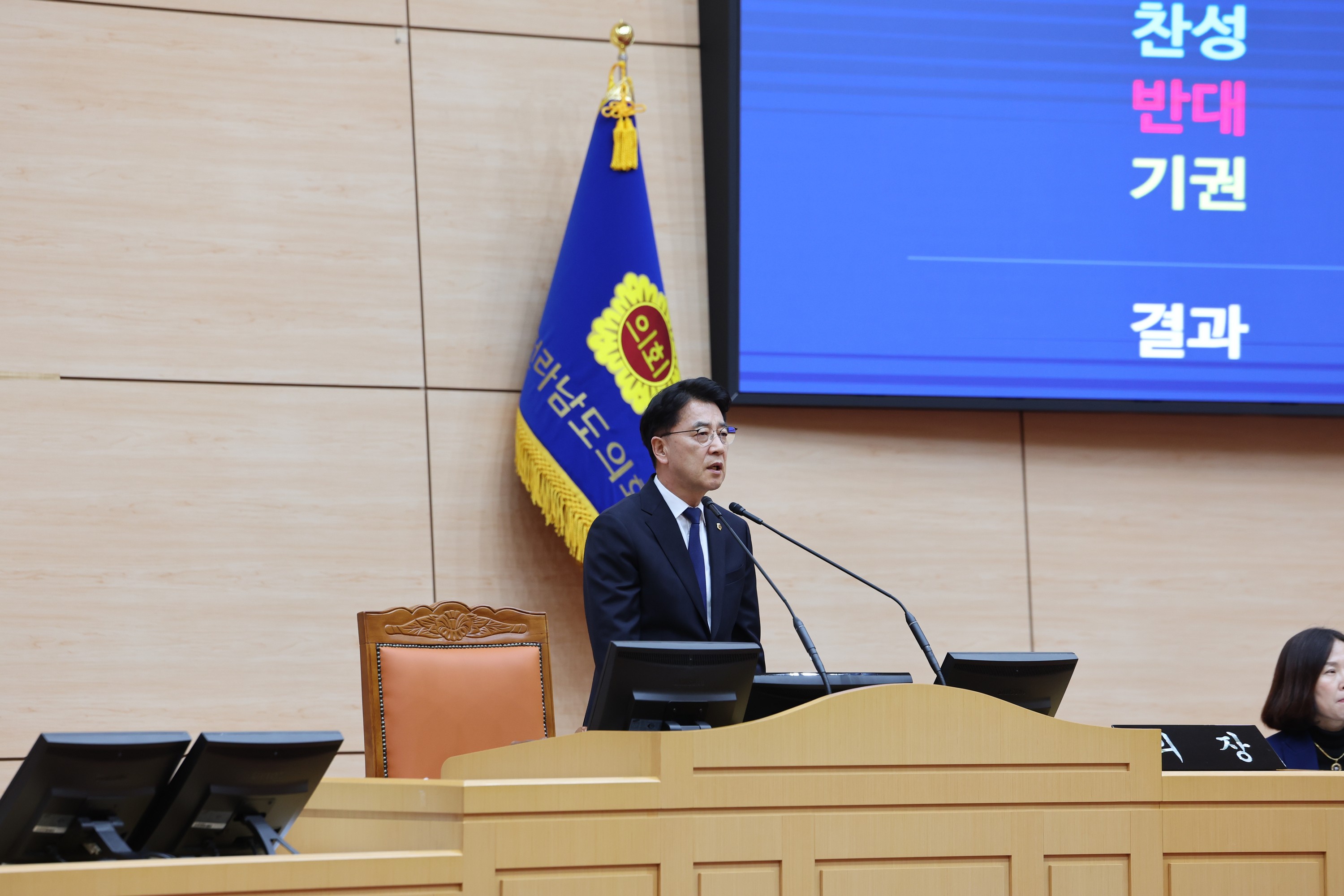 제386회 제2차 정례회 제3차 본회의 첨부이미지 : 24년12월05일 제386회 제2차 정례회 제3차 본회의 - 036.jpg