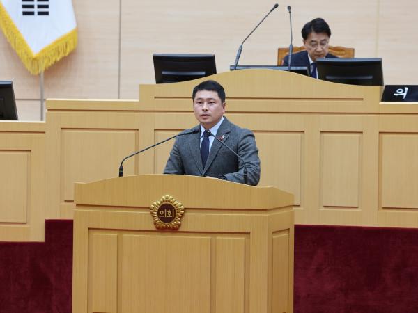 제386회 제2차 정례회 제3차 본회의 첨부이미지 : 24년12월05일 제386회 제2차 정례회 제3차 본회의 - 004.jpg