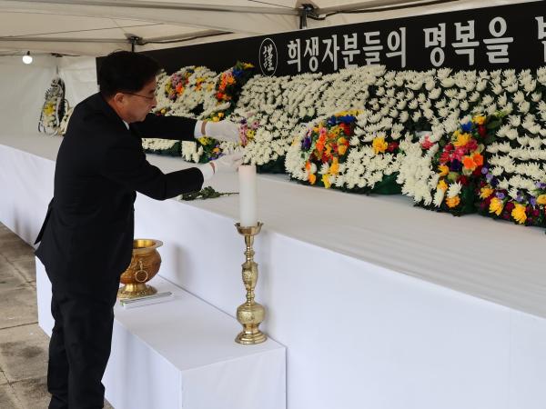 제주항공 여객기 사고 합동분향소 참배 첨부이미지 : 24년12월30일 제주항공 여객기 사고 전라남도의회 합동분향 - 004.jpg