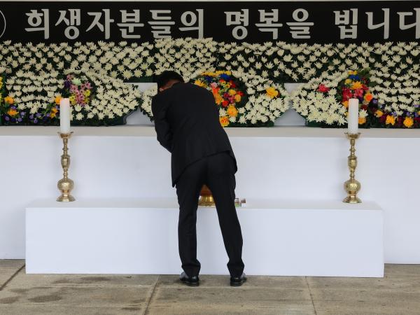 제주항공 여객기 사고 합동분향소 참배 첨부이미지 : 24년12월30일 제주항공 여객기 사고 전라남도의회 합동분향 - 005.jpg