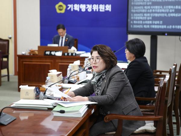 제386회 제2차 정례회 제3차 기획행정위원회 회의 첨부이미지 : 24년11월21일 제386회 제2차 정례회 제3차 기획행정위원회 회의_26.jpg