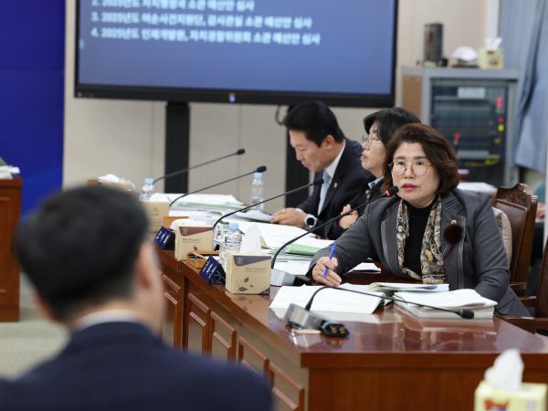 제386회 정례회 기획행정위원회 회의 첨부이미지 : 24년11월25일 제386회 정례회 기획행정위원회 회의 - 049.jpg