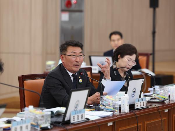 제386회 정례회 교육위원회 행정사무감사 첨부이미지 : 24년11월12일 제386회 정례회 교육위원회 행정사무감사 - 044.jpg