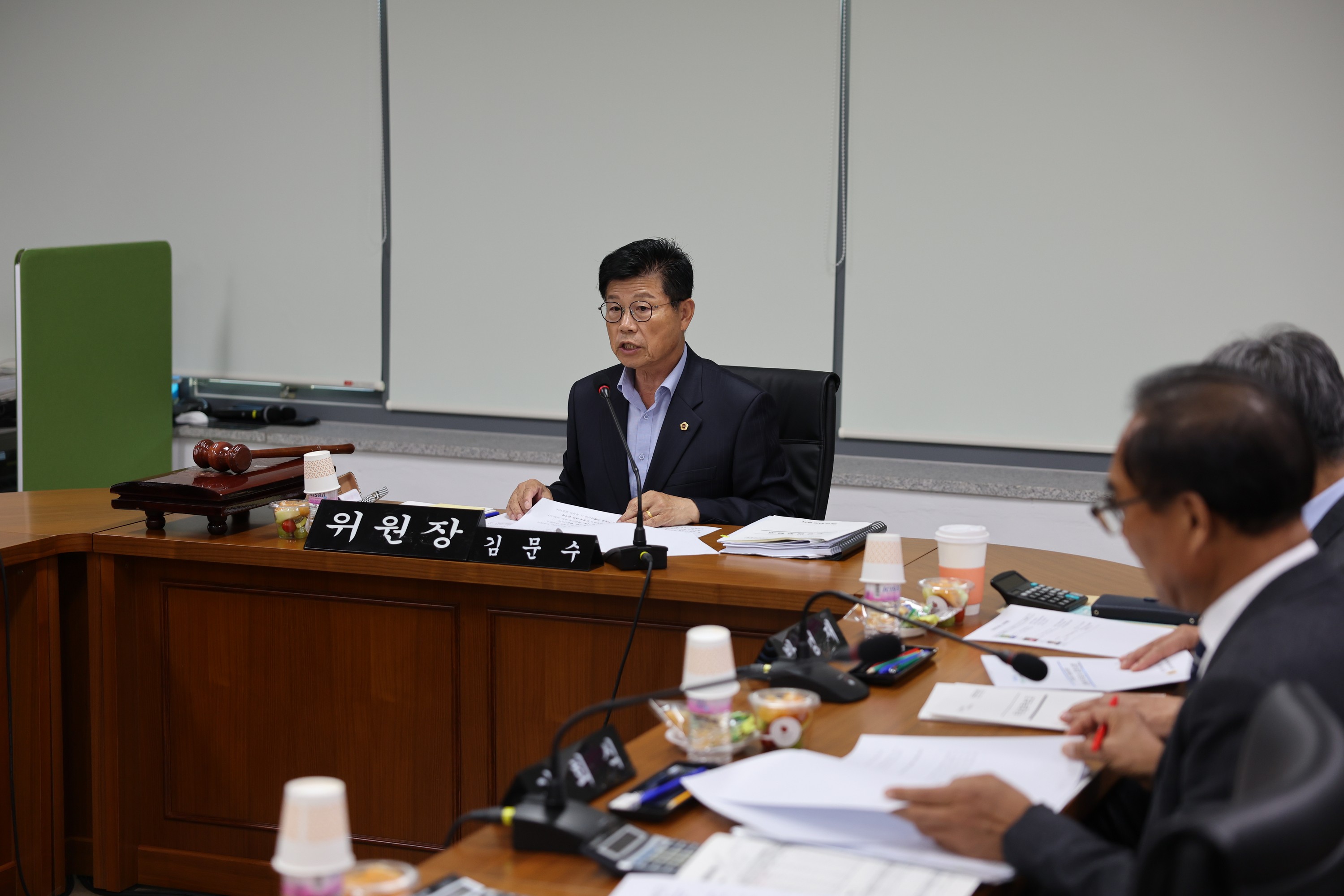 제386회 정례회 농수산위원회 행정사무감사(남도장터) 첨부이미지 : 24년11월11일 제386회 정례회 농수산위원회 행정사무감사 - 086.jpg
