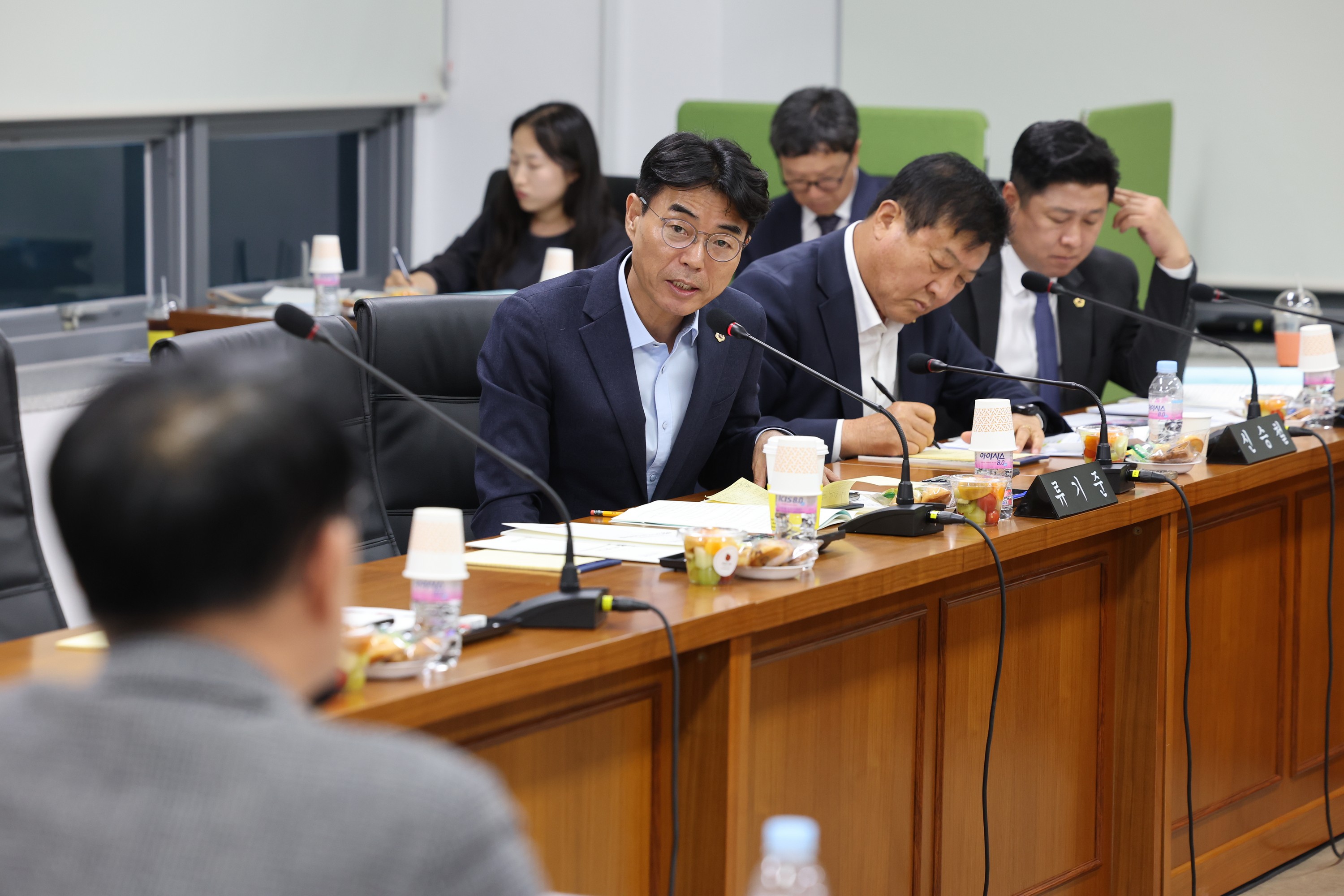 제386회 정례회 농수산위원회 행정사무감사(남도장터) 첨부이미지 : 24년11월11일 제386회 정례회 농수산위원회 행정사무감사 - 122.jpg