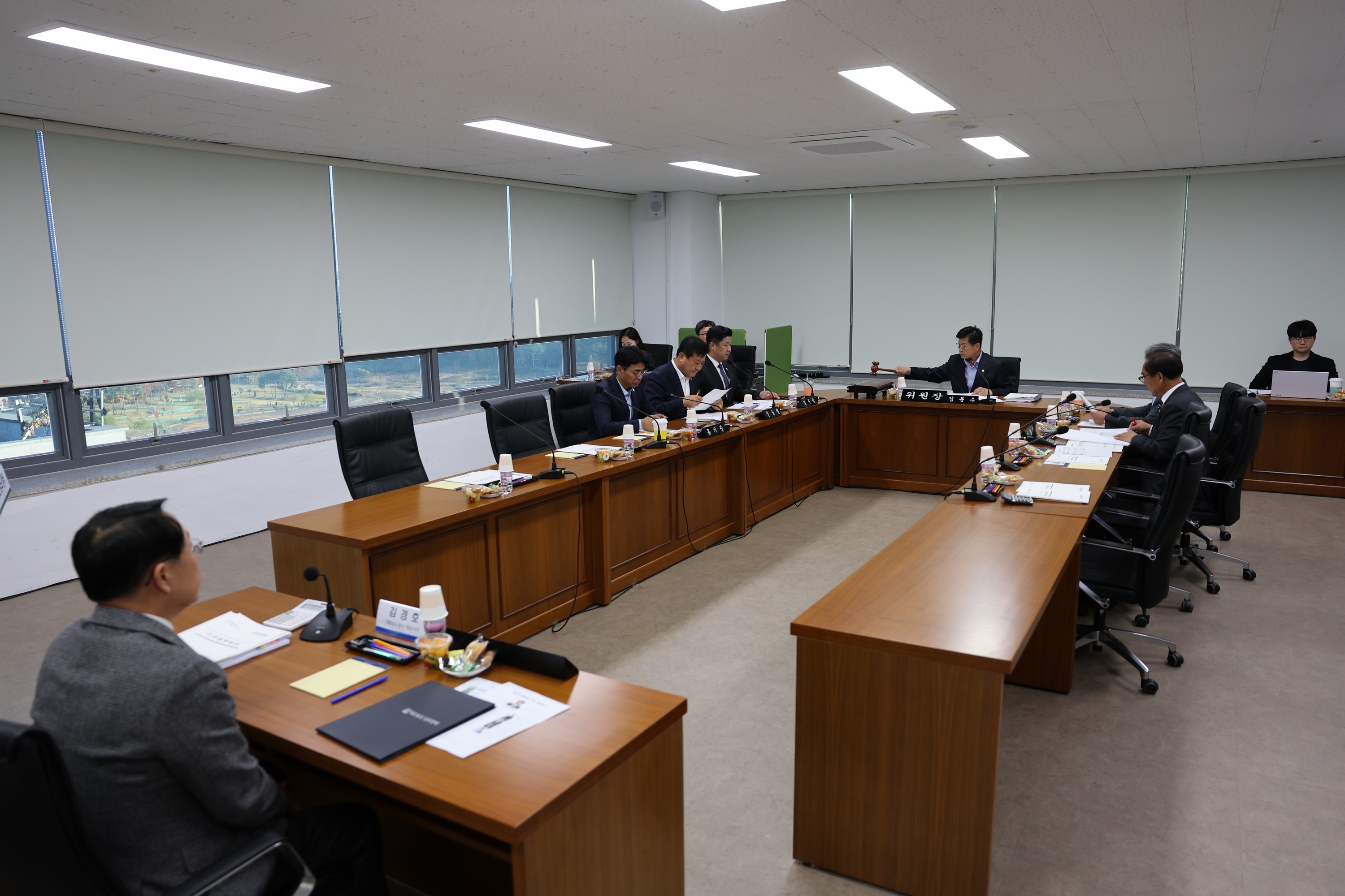 제386회 정례회 농수산위원회 행정사무감사(남도장터) 첨부이미지 : 24년11월11일 제386회 정례회 농수산위원회 행정사무감사 - 085.jpg