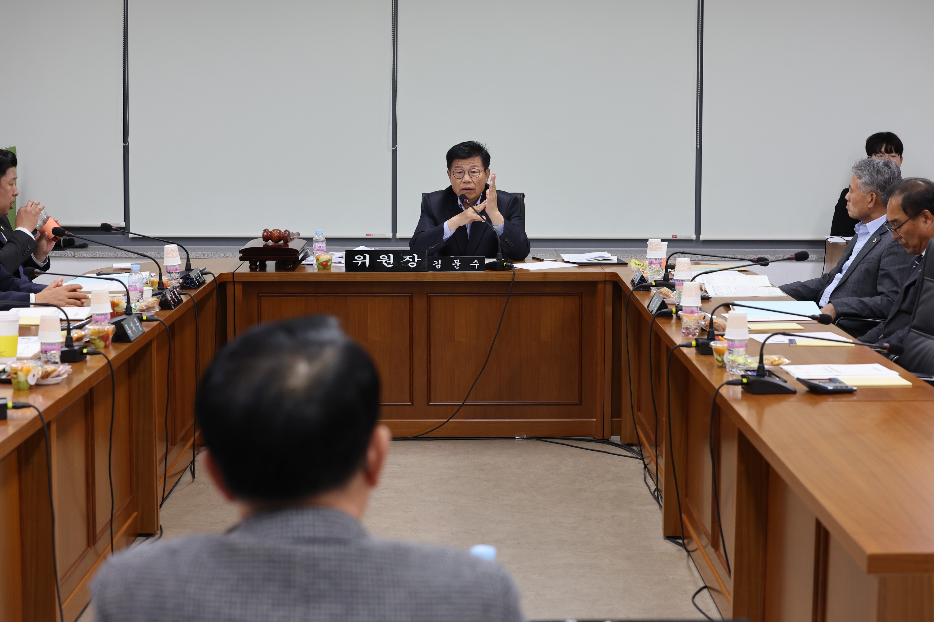 제386회 정례회 농수산위원회 행정사무감사(남도장터) 첨부이미지 : 24년11월11일 제386회 정례회 농수산위원회 행정사무감사 - 147.jpg