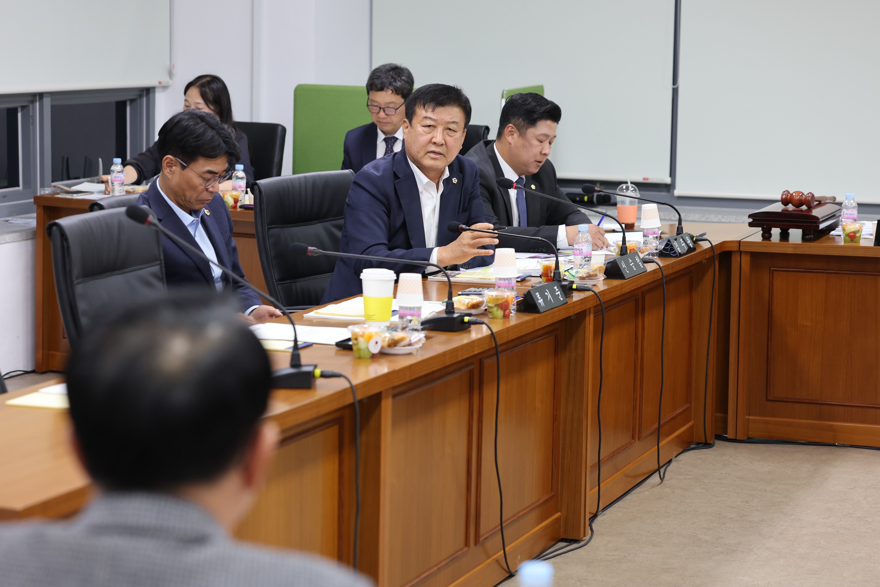 제386회 정례회 농수산위원회 행정사무감사(남도장터) 첨부이미지 : 24년11월11일 제386회 정례회 농수산위원회 행정사무감사 - 126.jpg