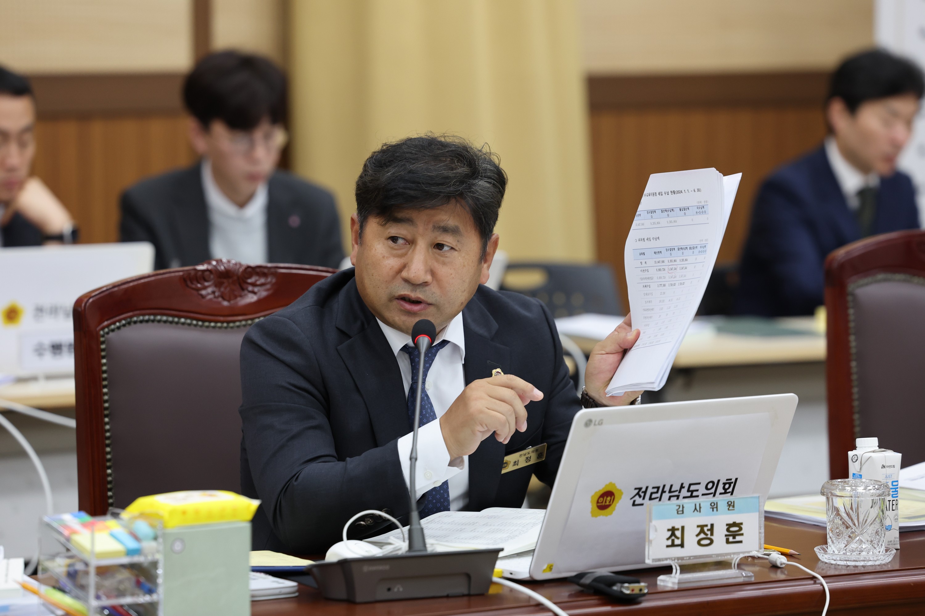 제386회 정례회 교육위원회 행정사무감사 첨부이미지 : 24년11월08일 제386회 정례회 교육위원회 행정사무감사 - 044.jpg