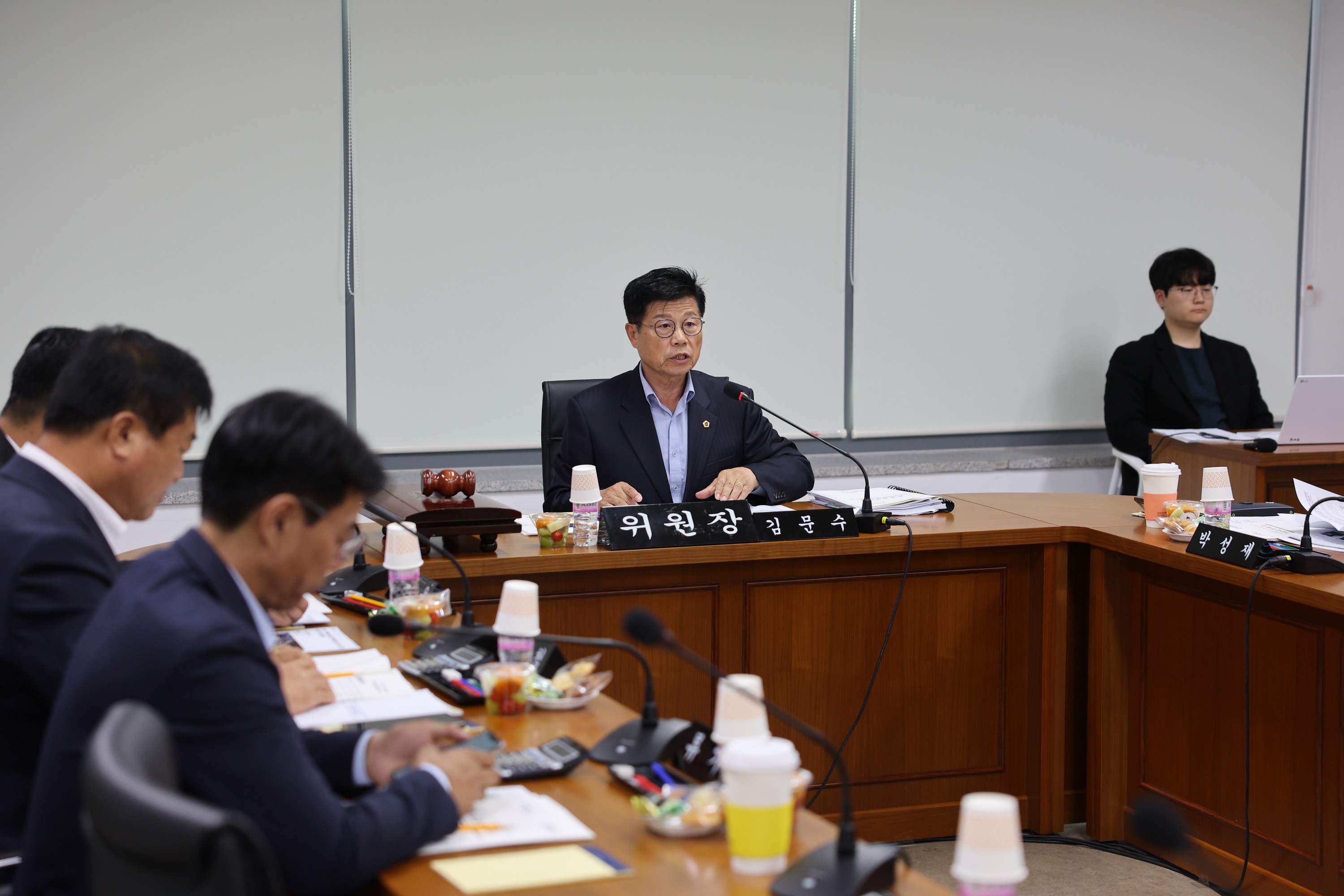 제386회 정례회 농수산위원회 행정사무감사(남도장터) 첨부이미지 : 24년11월11일 제386회 정례회 농수산위원회 행정사무감사 - 087.jpg
