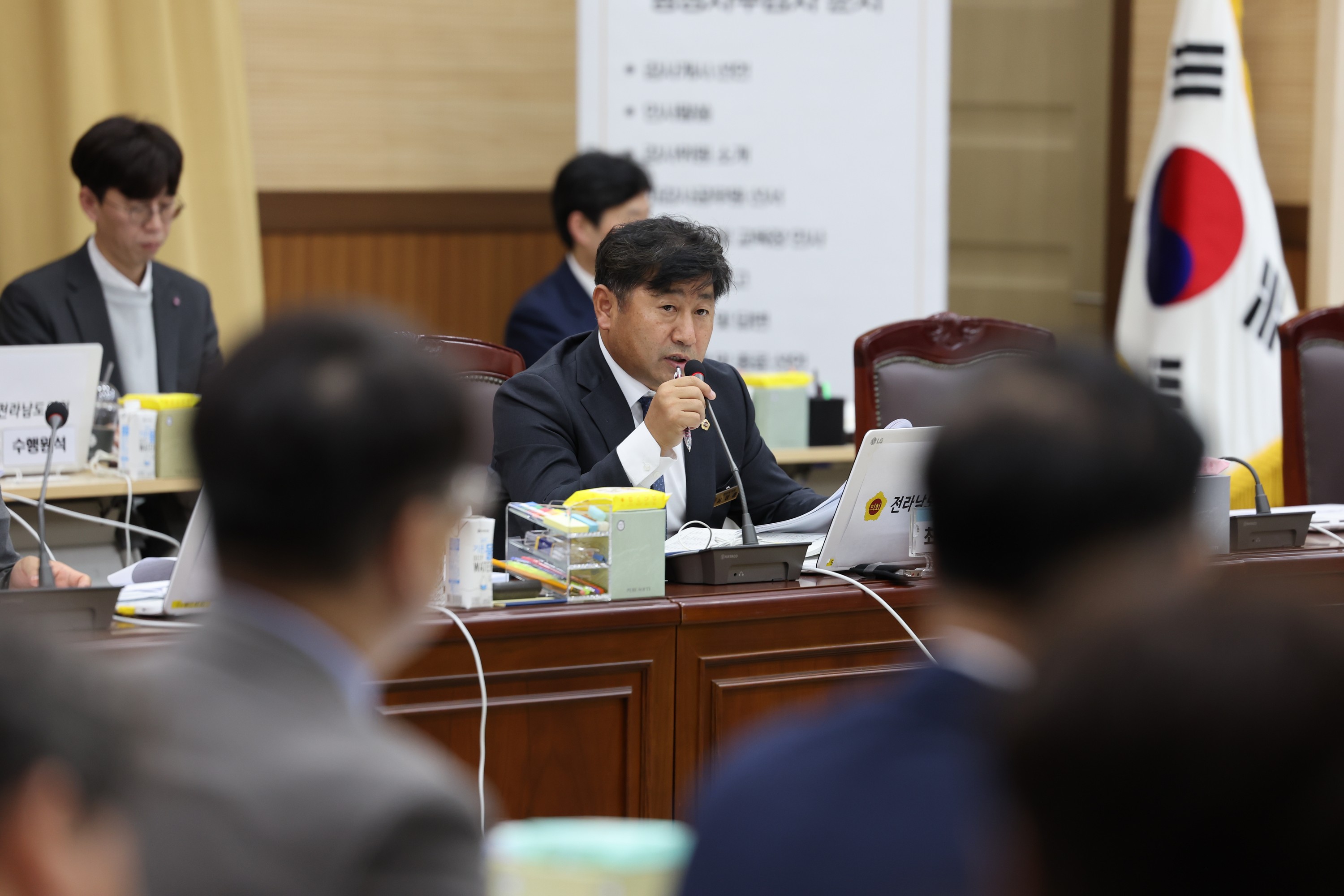 제386회 정례회 교육위원회 행정사무감사 첨부이미지 : 24년11월08일 제386회 정례회 교육위원회 행정사무감사 - 051.jpg