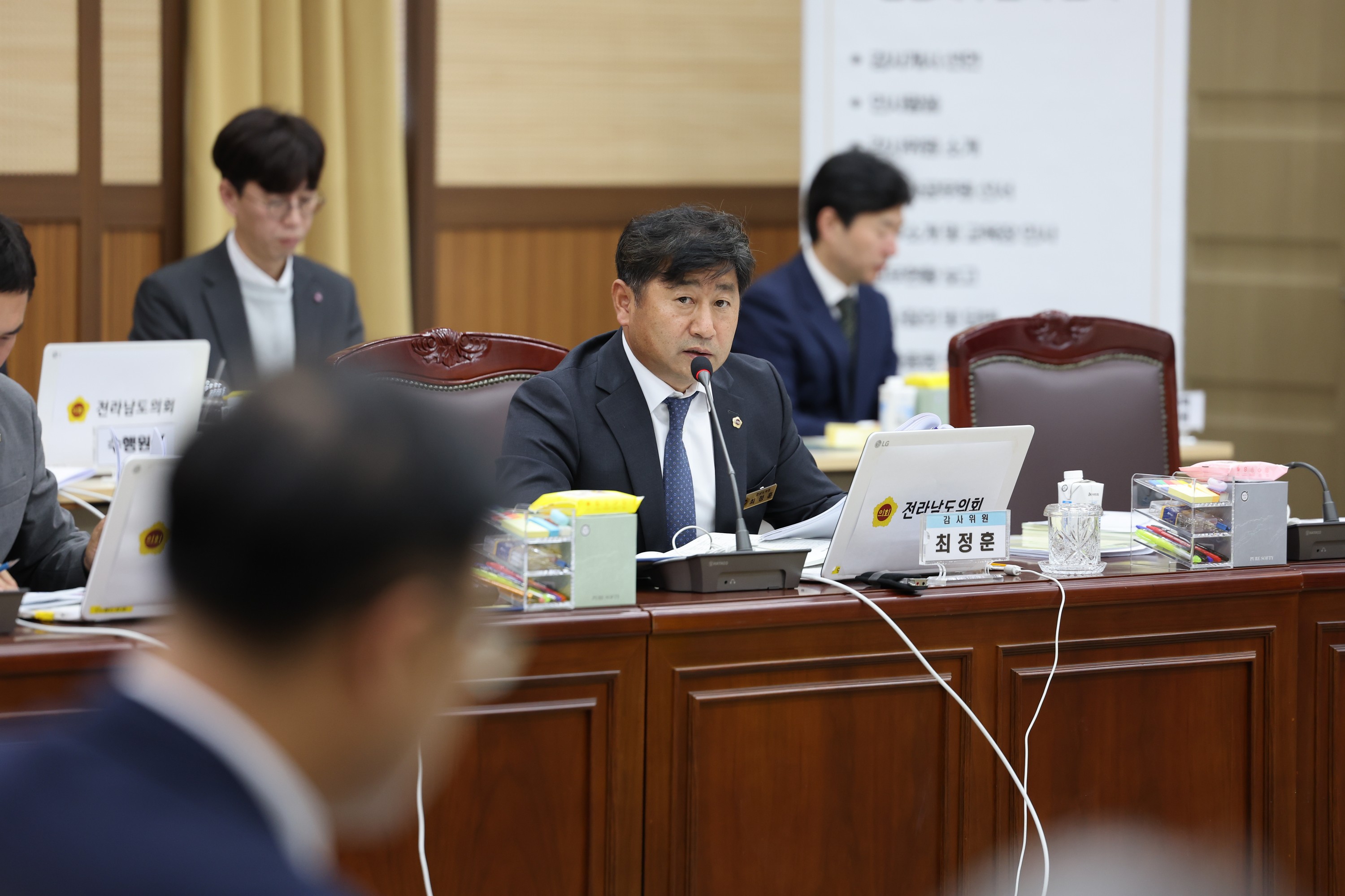 제386회 정례회 교육위원회 행정사무감사 첨부이미지 : 24년11월08일 제386회 정례회 교육위원회 행정사무감사 - 050.jpg