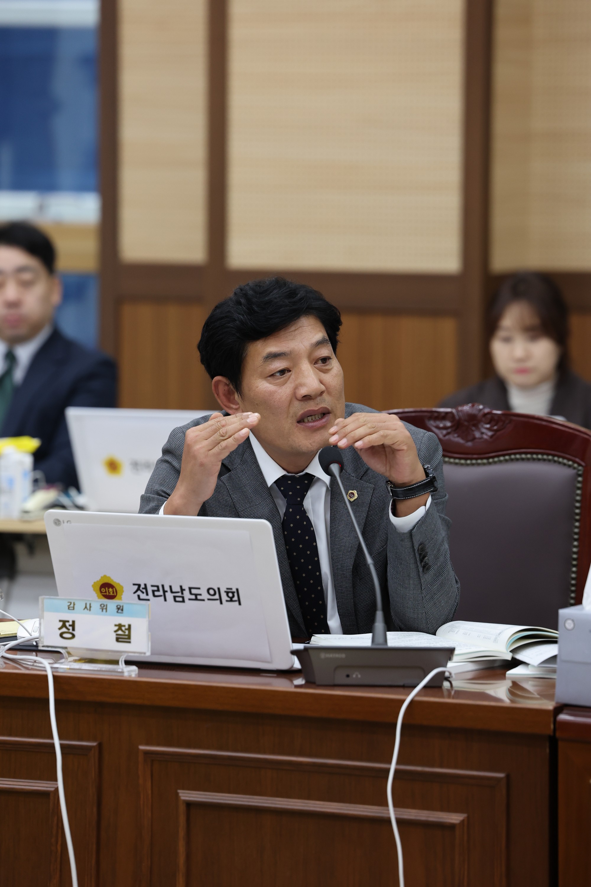 제386회 정례회 교육위원회 행정사무감사 첨부이미지 : 24년11월08일 제386회 정례회 교육위원회 행정사무감사 - 059.jpg