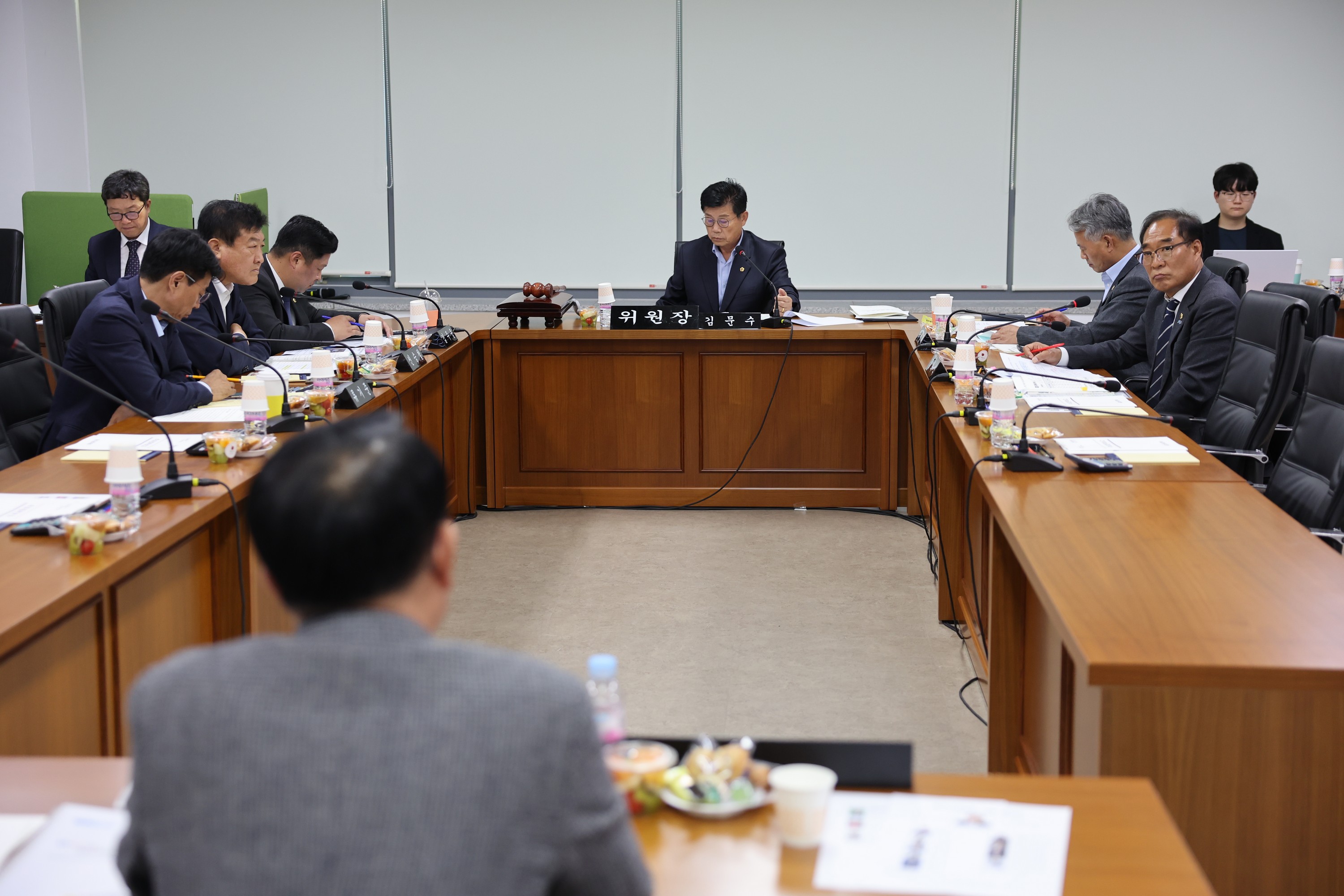 제386회 정례회 농수산위원회 행정사무감사(남도장터) 첨부이미지 : 24년11월11일 제386회 정례회 농수산위원회 행정사무감사 - 104.jpg