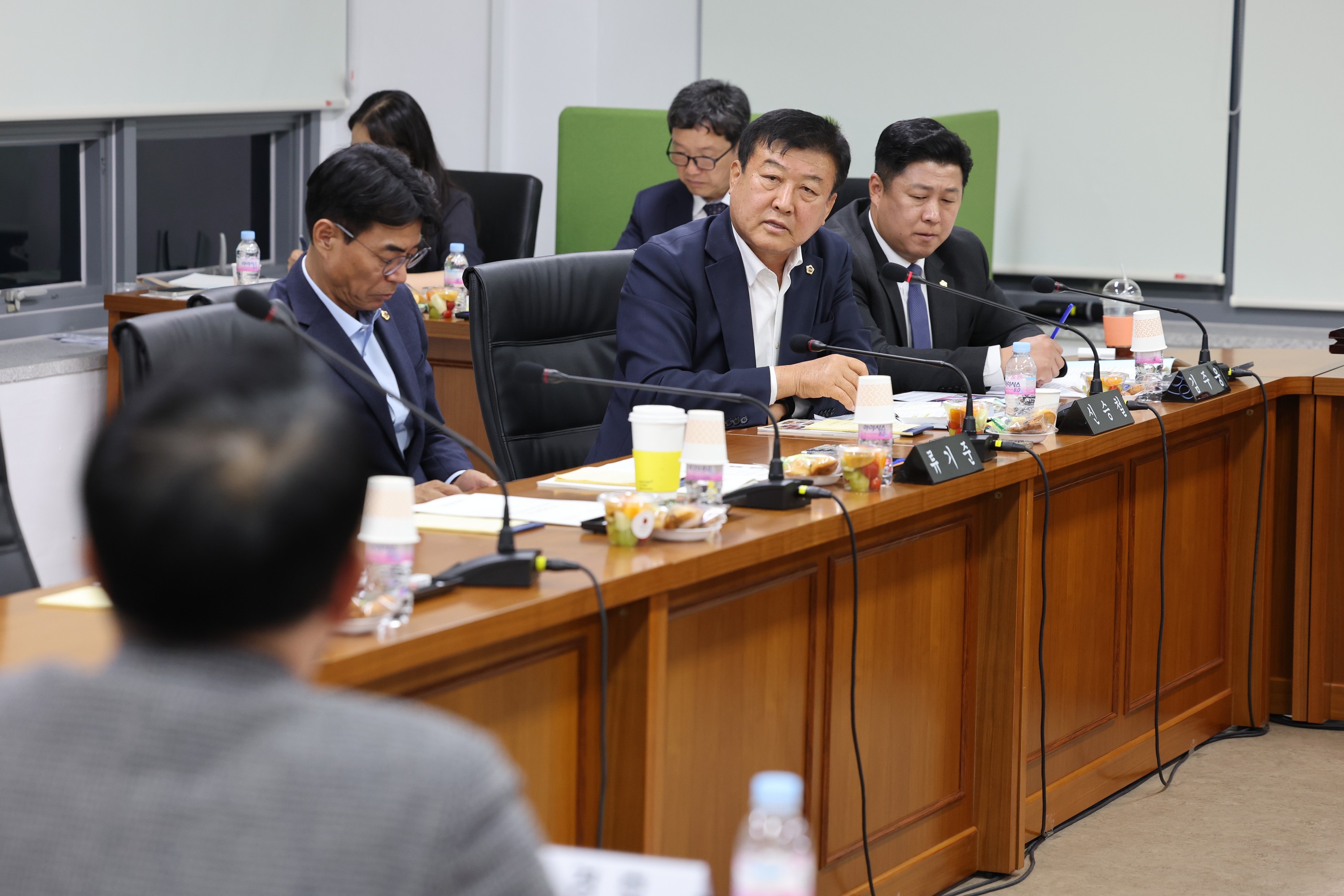 제386회 정례회 농수산위원회 행정사무감사(남도장터) 첨부이미지 : 24년11월11일 제386회 정례회 농수산위원회 행정사무감사 - 127.jpg