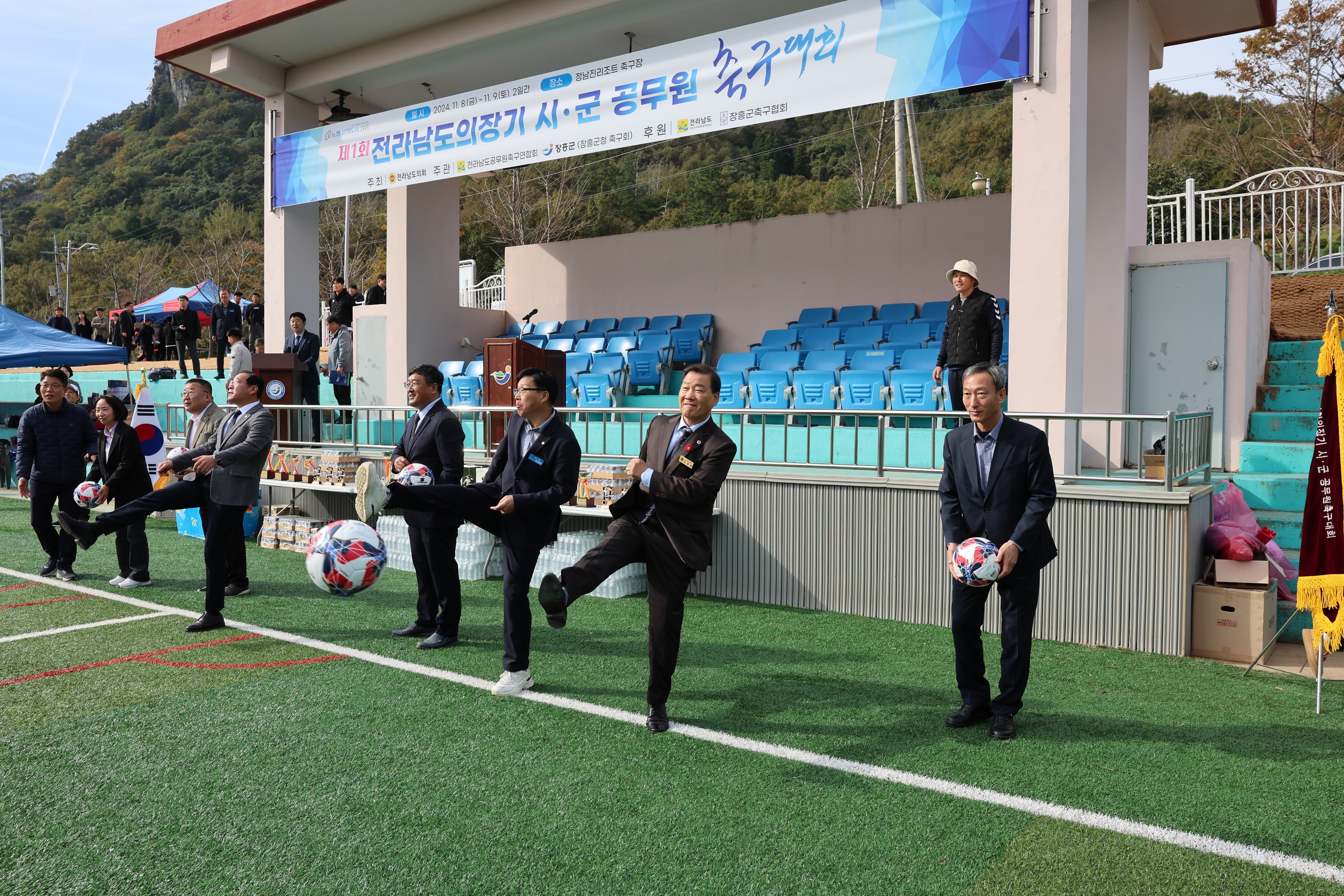 제1회 전라남도의장기 공무원축구대회 첨부이미지 : 24년11월08일 제1회 전라남도의장기 공무원축구대회 - 025.jpg