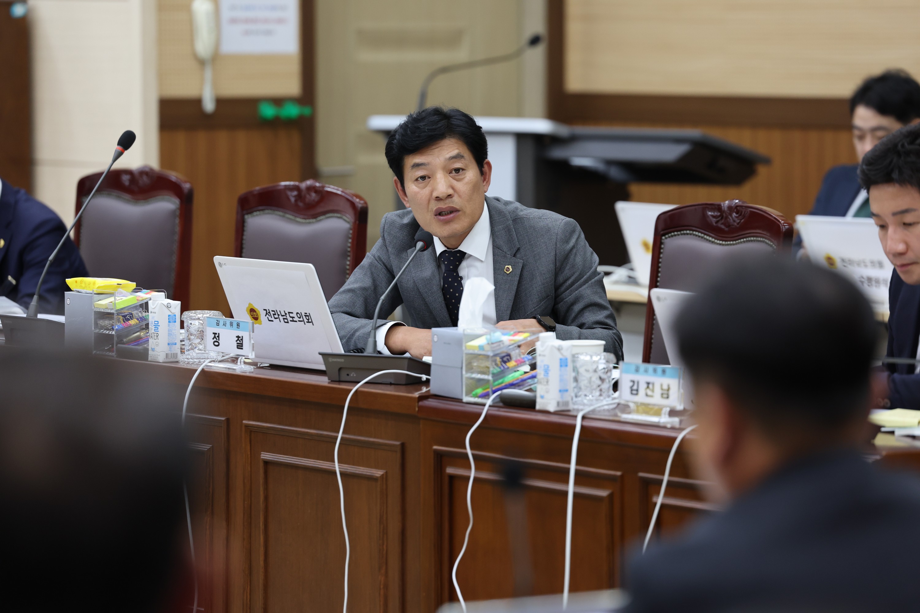 제386회 정례회 교육위원회 행정사무감사 첨부이미지 : 24년11월08일 제386회 정례회 교육위원회 행정사무감사 - 065.jpg