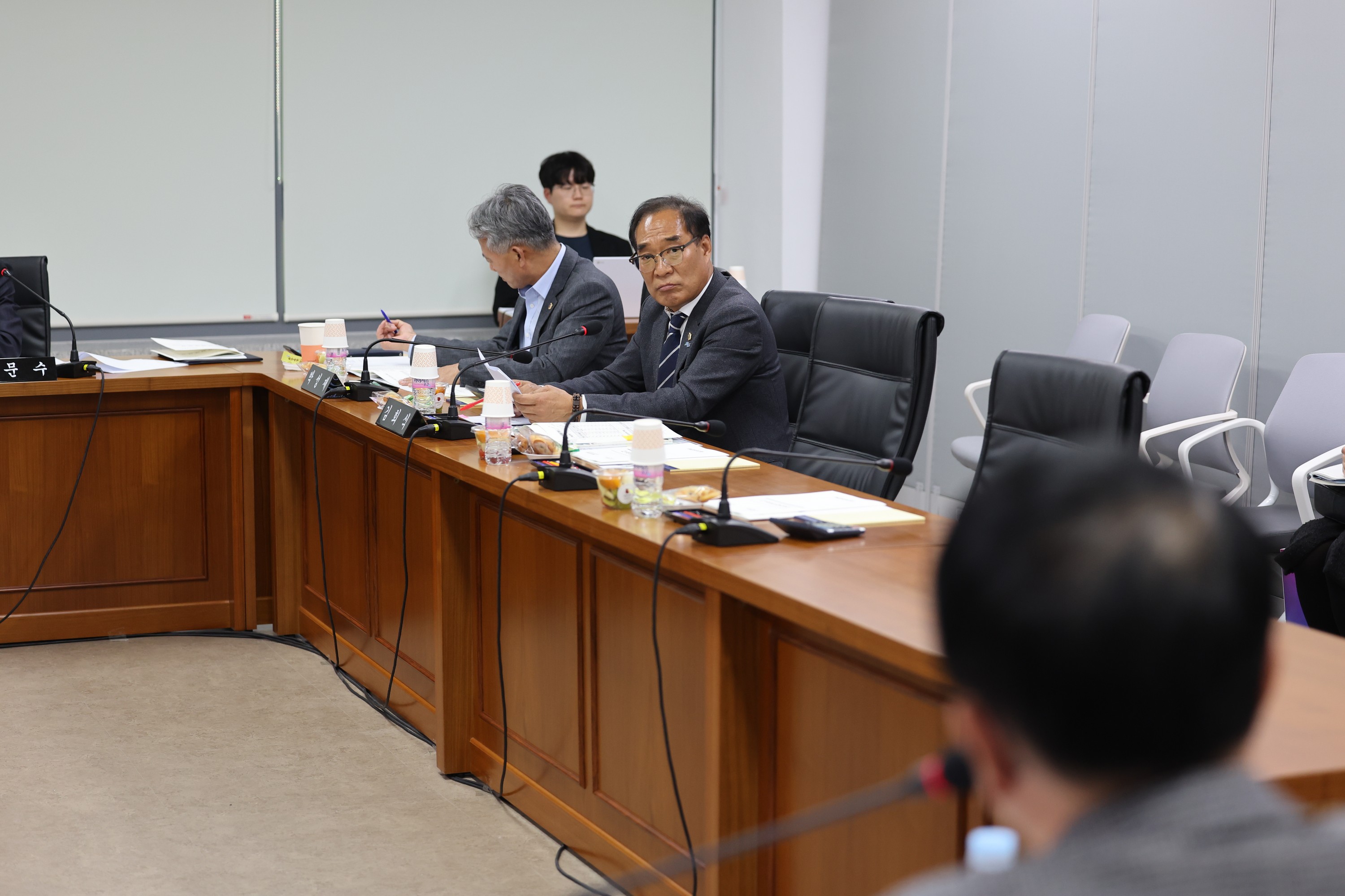 제386회 정례회 농수산위원회 행정사무감사(남도장터) 첨부이미지 : 24년11월11일 제386회 정례회 농수산위원회 행정사무감사 - 101.jpg
