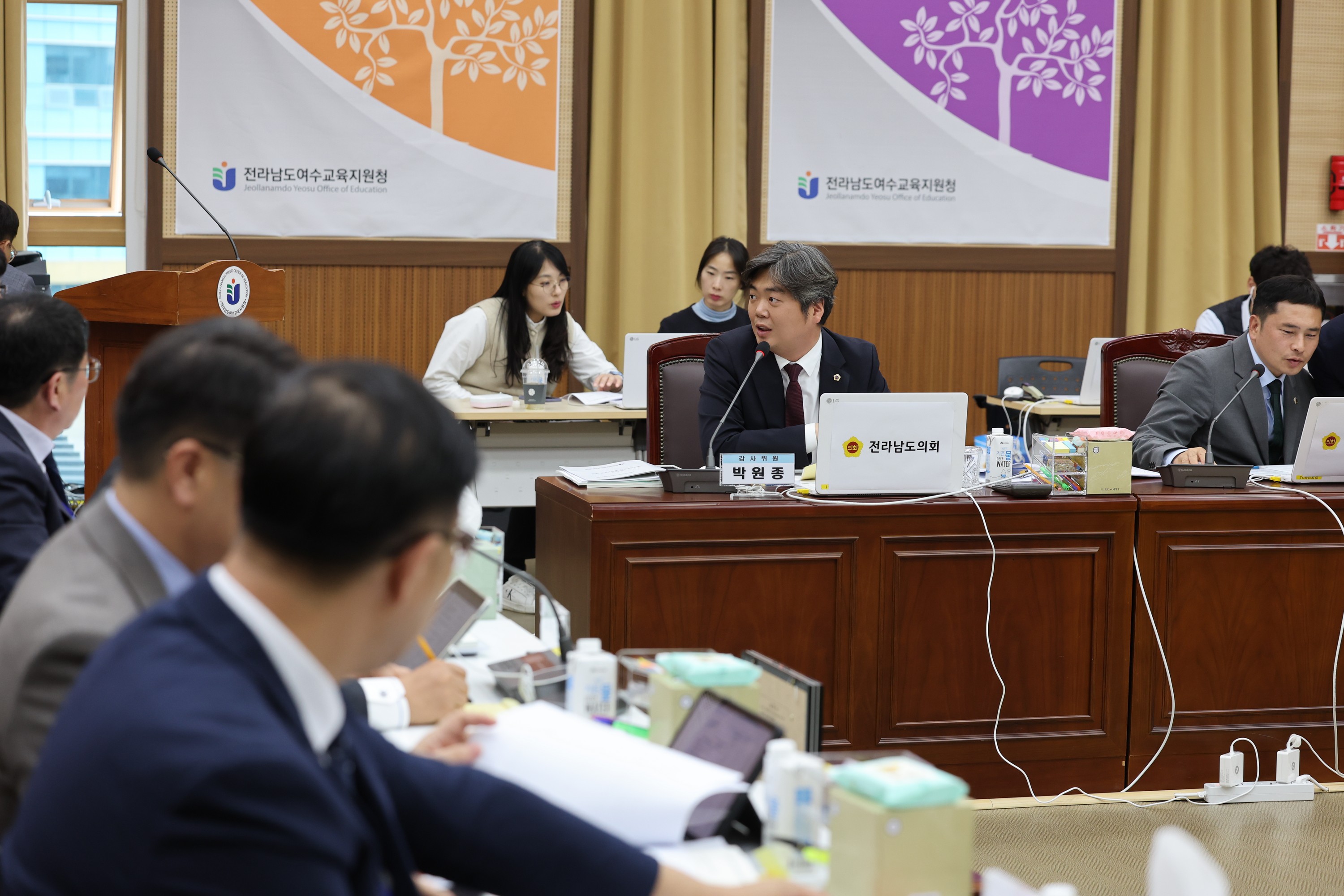 제386회 정례회 교육위원회 행정사무감사 첨부이미지 : 24년11월08일 제386회 정례회 교육위원회 행정사무감사 - 076.jpg