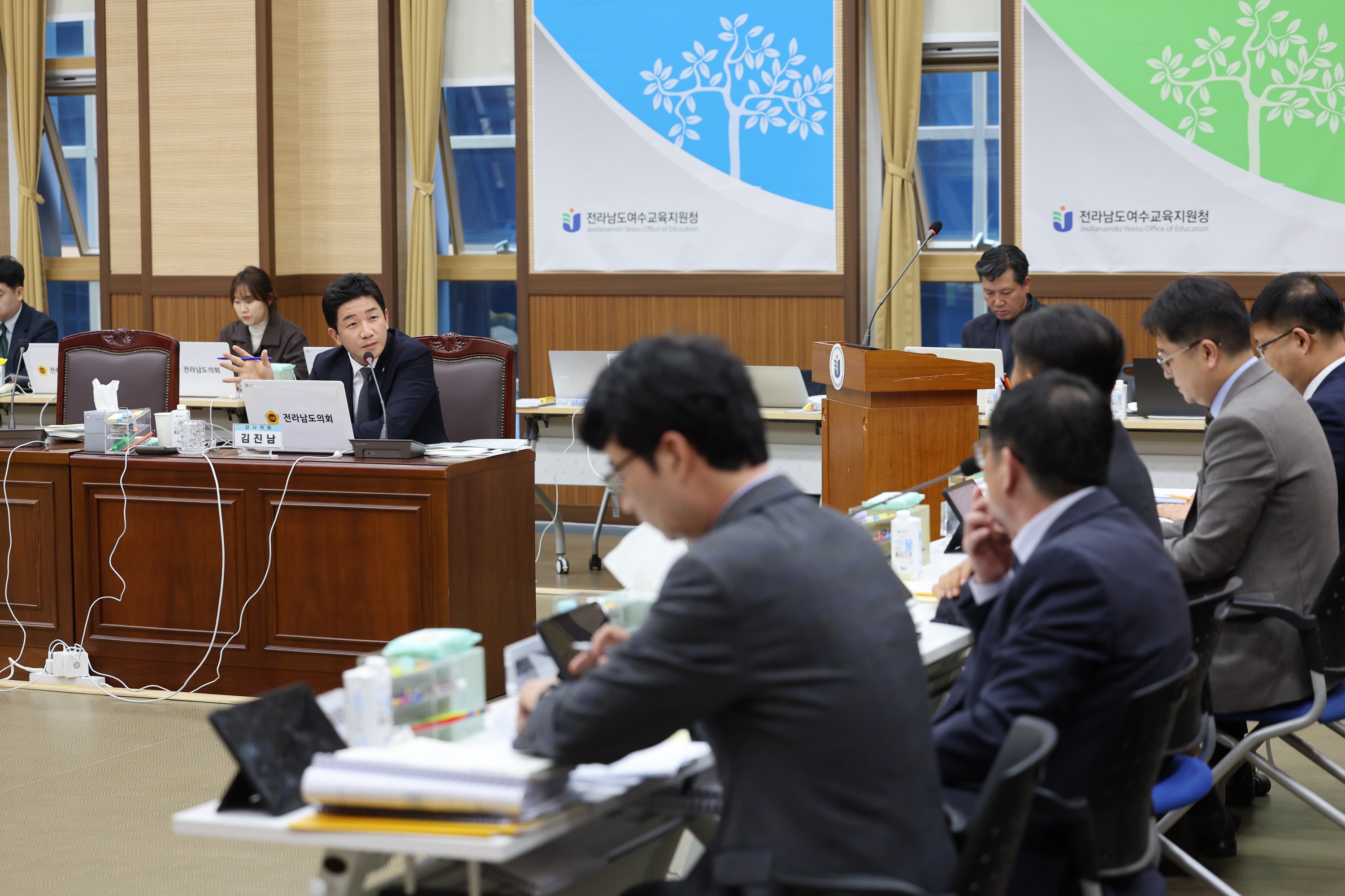 제386회 정례회 교육위원회 행정사무감사 첨부이미지 : 24년11월08일 제386회 정례회 교육위원회 행정사무감사 - 121.jpg