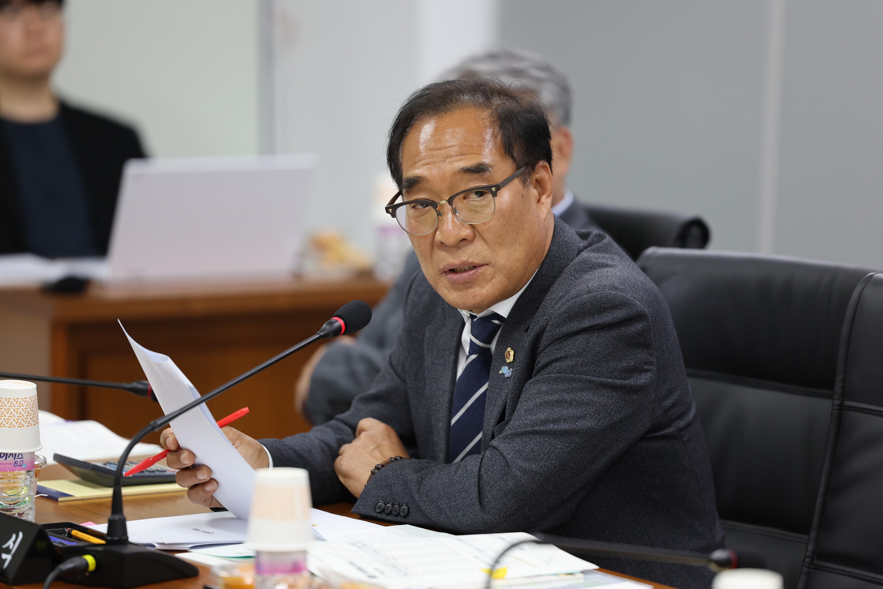 제386회 정례회 농수산위원회 행정사무감사(남도장터) 첨부이미지 : 24년11월11일 제386회 정례회 농수산위원회 행정사무감사 - 097.jpg