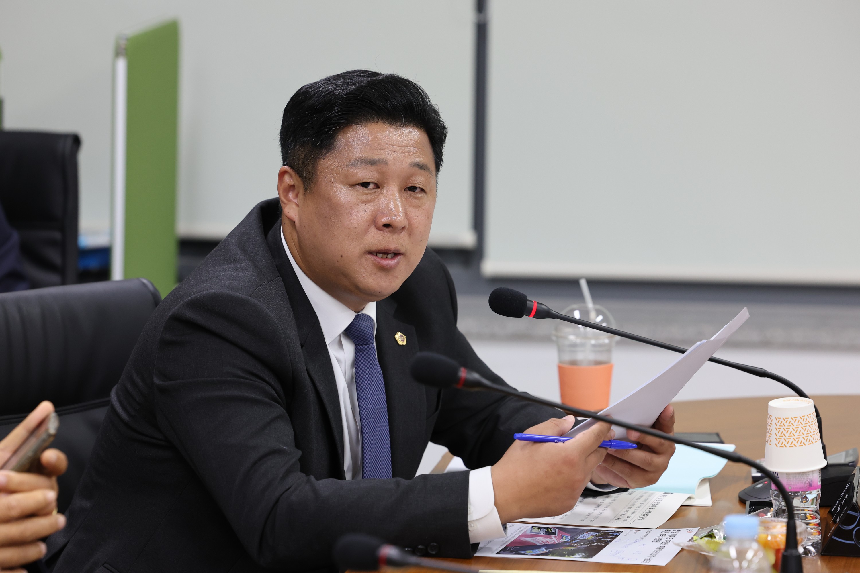 제386회 정례회 농수산위원회 행정사무감사(남도장터) 첨부이미지 : 24년11월11일 제386회 정례회 농수산위원회 행정사무감사 - 142.jpg