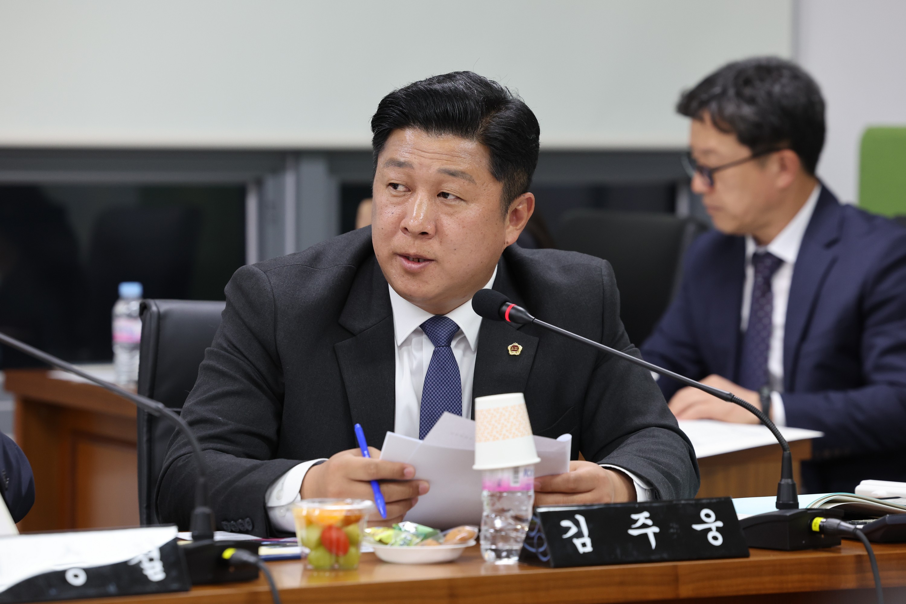 제386회 정례회 농수산위원회 행정사무감사(남도장터) 첨부이미지 : 24년11월11일 제386회 정례회 농수산위원회 행정사무감사 - 132.jpg