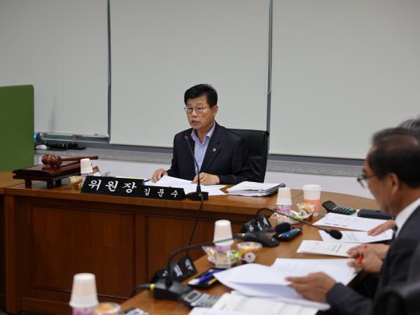 제386회 정례회 농수산위원회 행정사무감사(남도장터) 첨부이미지 : 24년11월11일 제386회 정례회 농수산위원회 행정사무감사 - 086.jpg